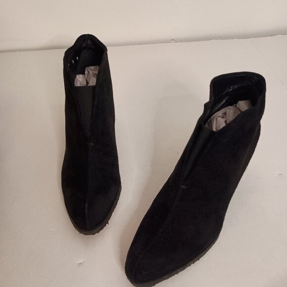 Stuart Weitzman Black Suede Booties Women’s Size 8 - Picture 12 of 13